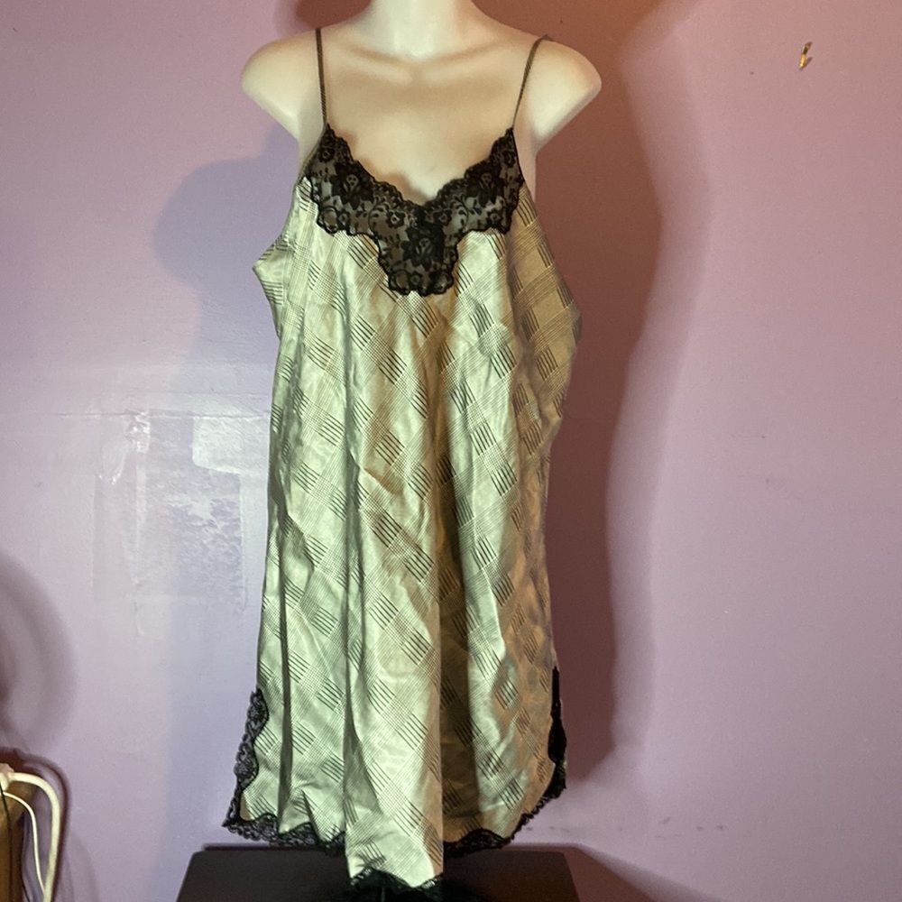Jaclyn Smith Women's Black Silver Nightgown Size XL Satin Sleepwear Lingerie